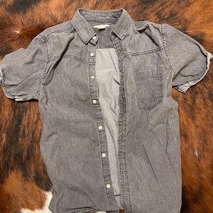 Men’s grey button up short sleeve